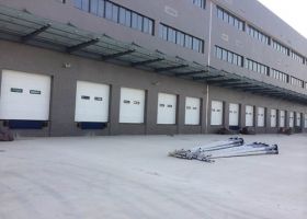 广东快速提升门厂家专业的生产团队及安装团队-广州奇翔
