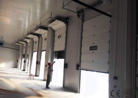 福建工业滑升门,防冻防潮隔热！-广州奇翔